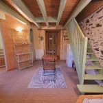 Suite duplex Layon_coin cuisine et vue vers l'étage
